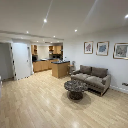 Modern 1-bed In Apartment *